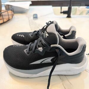 Women’s Altra Paradigm 8 running shoe size 7